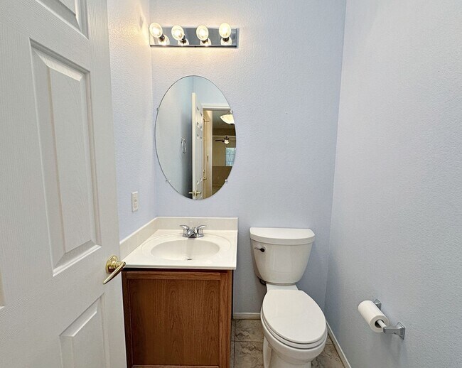 Building Photo - 3 BEDROOM + LOFT HOME IN GATED COMMUNITY IN NORTHWEST