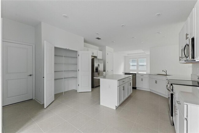 Building Photo - 2035 Rider Rain Ln