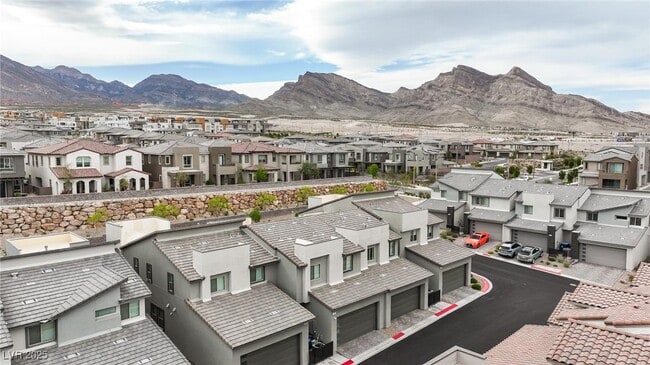 Building Photo - 527 Sonoma Range St