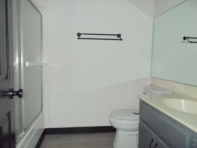 Building Photo - Spacious 4-Bed Home in Quiet Las Vegas Cul-de-Sac with Private Backyard