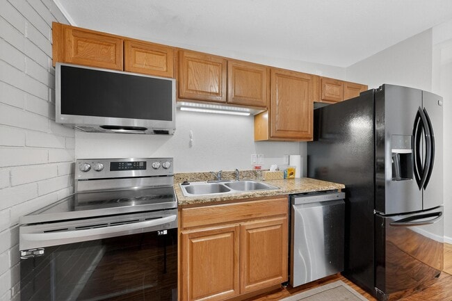 Building Photo - 1237 Pitt St NE