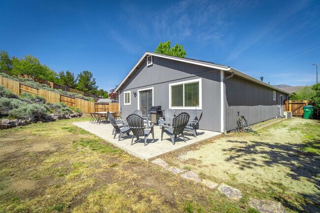 Building Photo - 1550 Carousel Ct