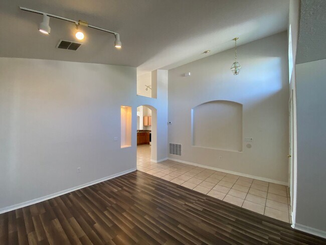 Building Photo - 434 Cassia Dr