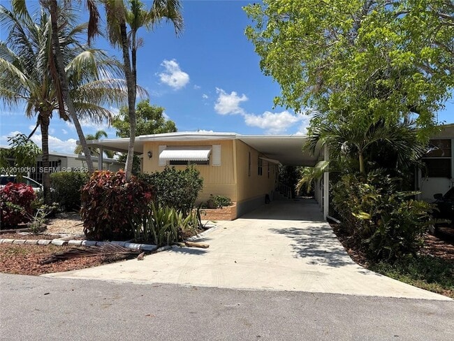 Building Photo - 2939 W Marina Dr