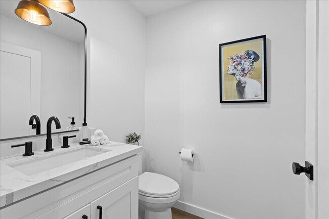 Building Photo - Discover Resort Style Living In Mission Va...