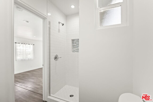 Building Photo - 23046 Leonora Dr