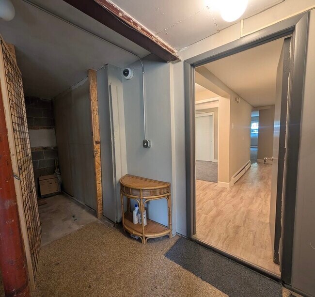 Building Photo - 1324 Maple Ave