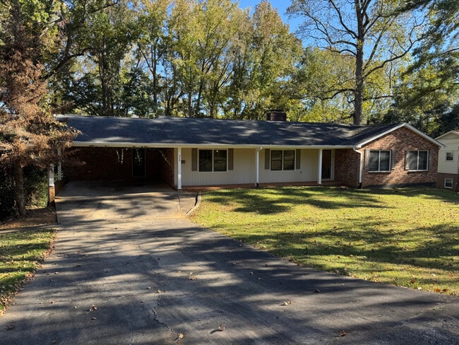 Building Photo - 420 Deerwood Dr