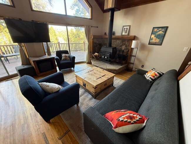 Building Photo - Flexible lease terms! Move in special! Stu...