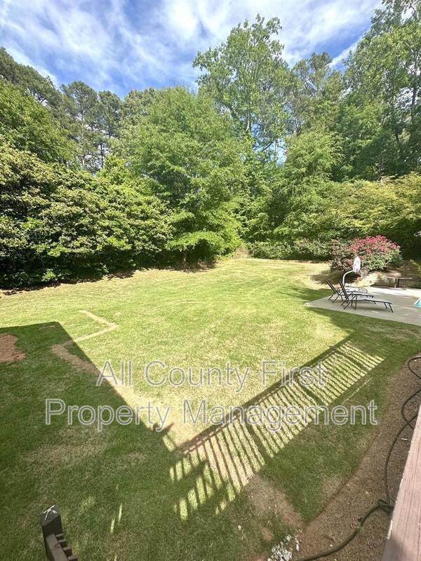 Building Photo - 5621 Shadow View Dr SW