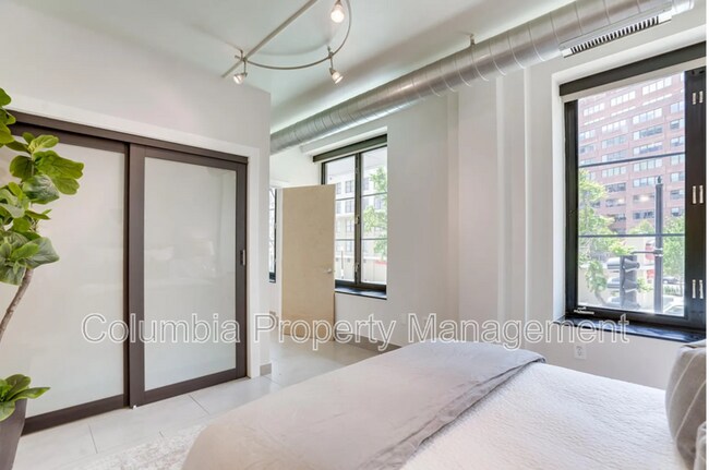 Building Photo - 1133 14th St NW