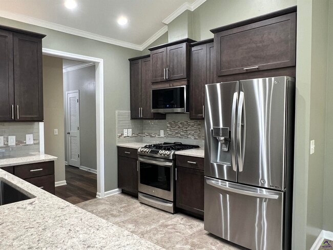 Building Photo - 210 Hearthwood Dr