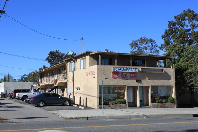 Building Photo - 610-612 W Grand Blvd