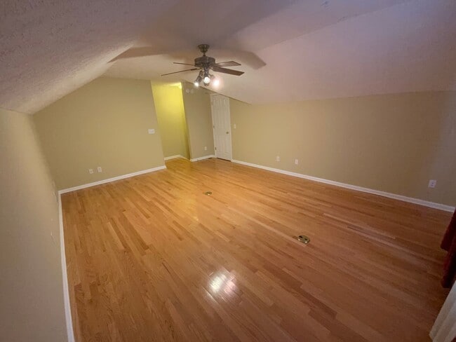 Building Photo - Lovely, well maintained Smyrna home with private wooded backyard!