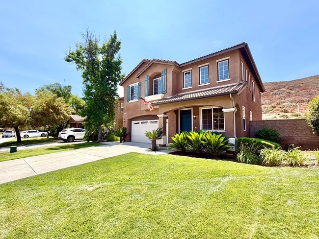 Building Photo - Move-In Ready 3 Bedroom 2.5 Bathroom Home with Well Sized Backyard