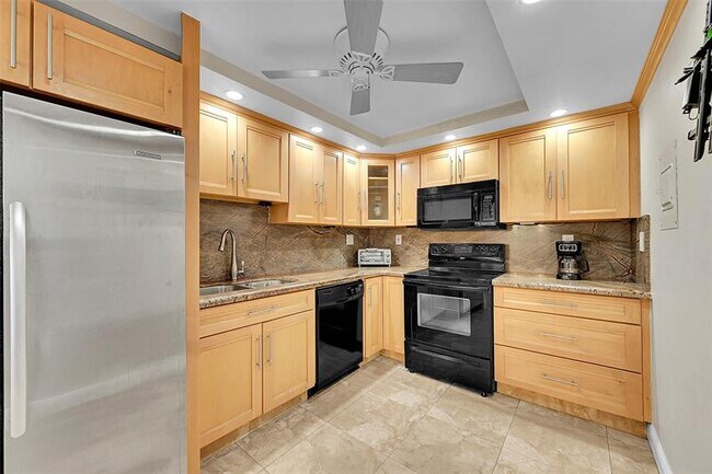 Primary Photo - 525 N Ocean Blvd