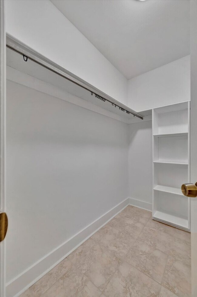 Building Photo - Beautiful 3-Bed / 2 Bath Pool Home in Sara...