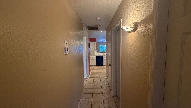 Building Photo - 3-bedroom, 2-bathroom home located in the ...