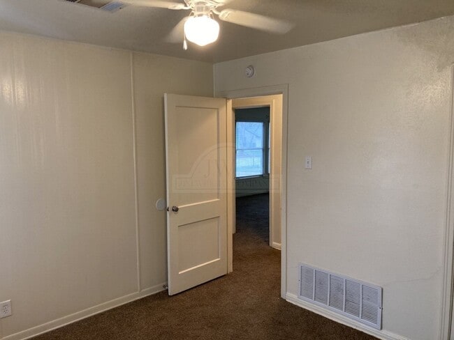 Building Photo - 1601 White