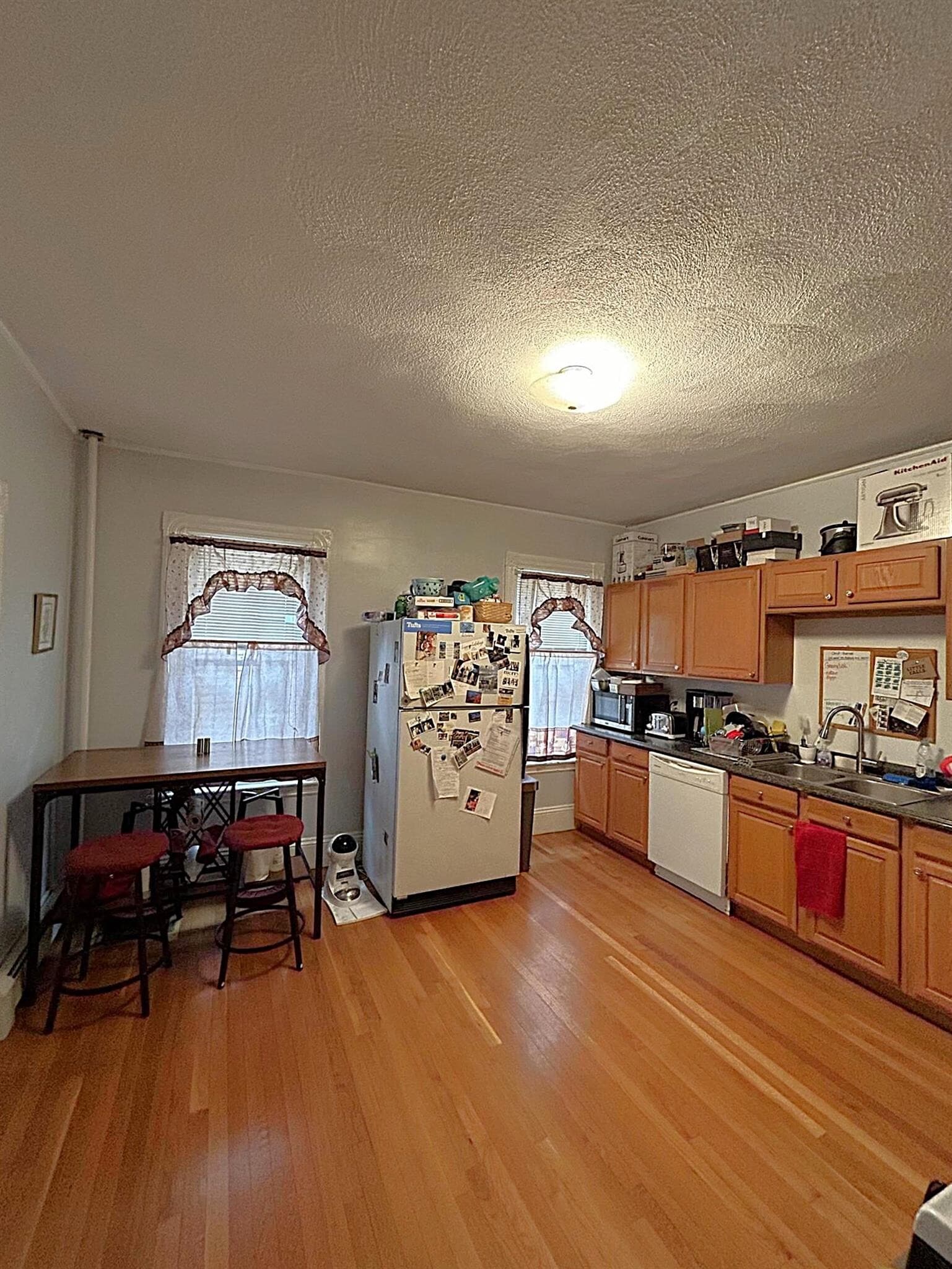 Building Photo - 578 Main St