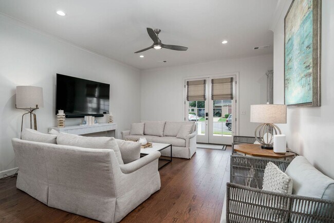 Building Photo - Beautiful 3 Bed 3.5 Bath Available Fall 2026! Move in Possible Prior to August!