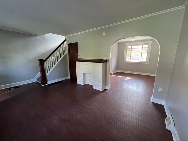 Building Photo - North Side - 3 BR Single Family Home, Fenc...