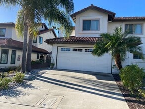 Building Photo - Lovely 3 Bedroom, 2.5 Bath Town Home in Encinitas Summerhill Community!