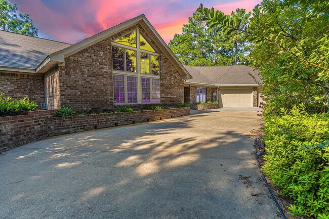 Building Photo - 6 Fur Ct W