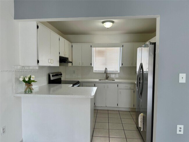 Building Photo - 3041 W 76th St