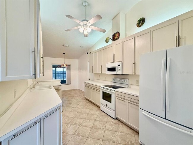 Building Photo - 9815 La Vonda St