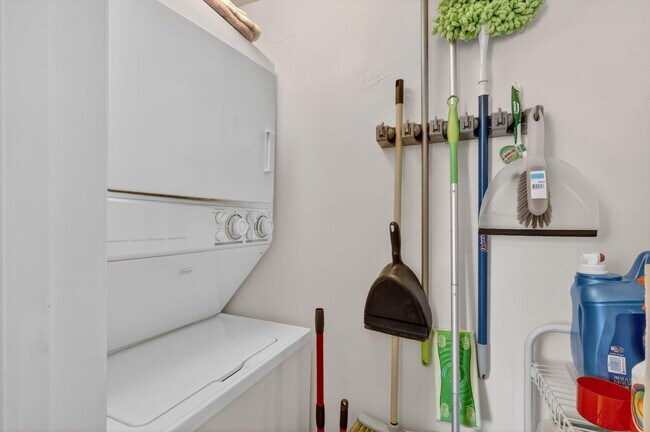 Building Photo - 3382 NE Causeway Blvd