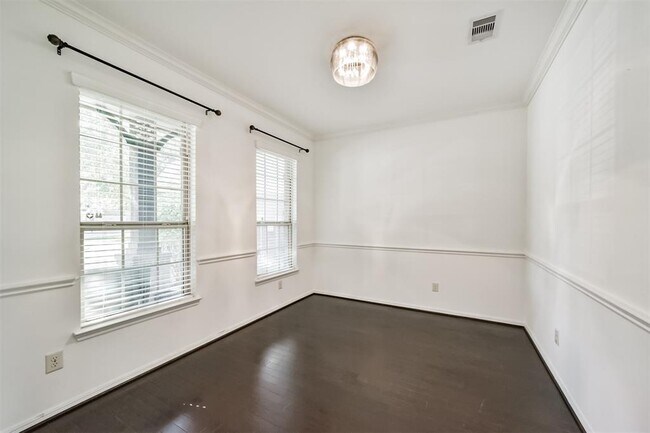 Building Photo - 6207 Holly Oaks Court