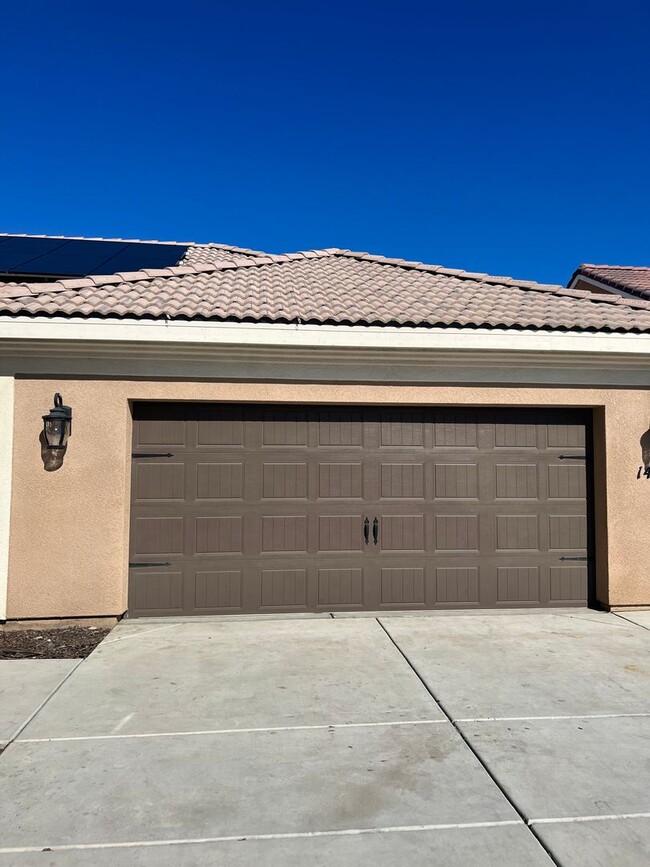 Building Photo - Northwest Bakersfield Corner Home