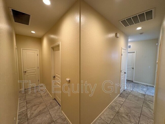 Building Photo - 625 E Monte Verde Ave