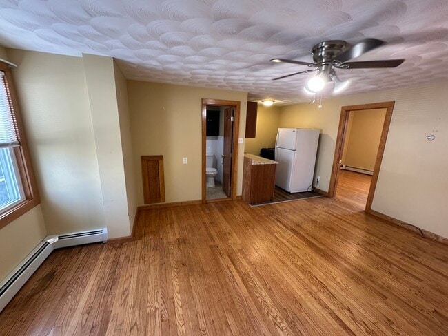 Building Photo - 106 Tuttle St