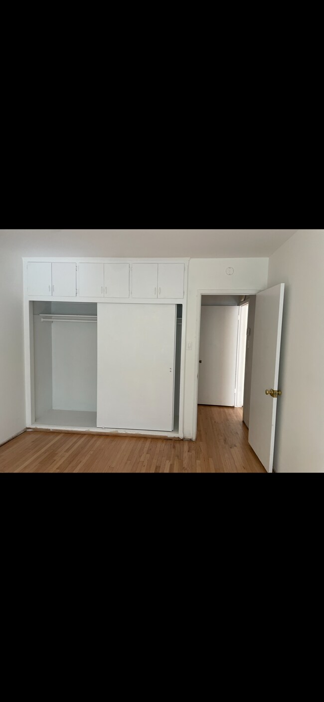 Building Photo - 10513 Crenshaw Blvd