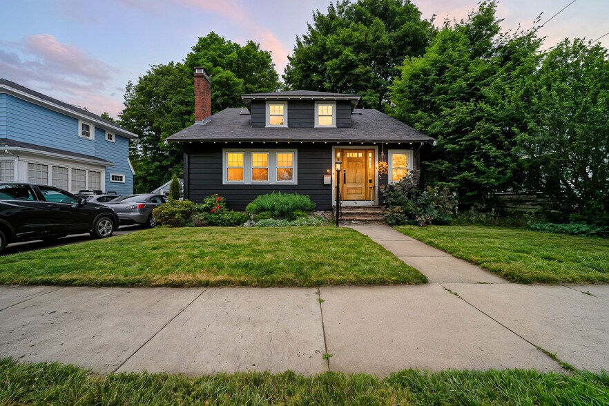 Building Photo - 34 Lynde Ave