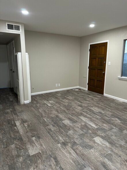 Building Photo - 816 N Weber Ave