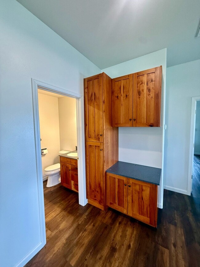 Building Photo - 16083 Indian Springs Ranch Rd