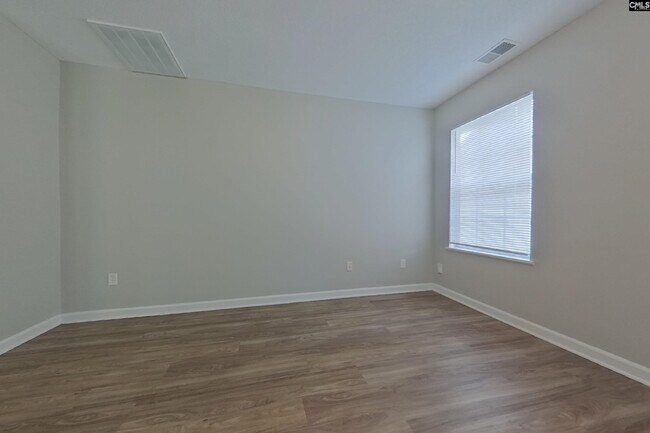 Building Photo - 410 Fox Trot Dr