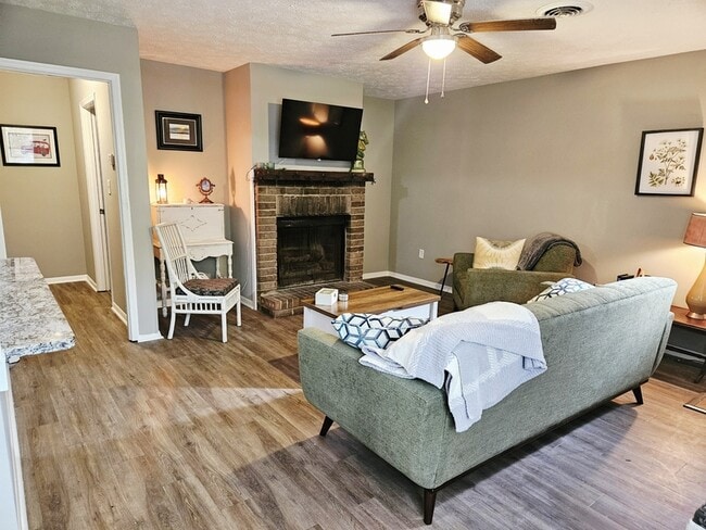 Building Photo - 1330 White Oak Dr