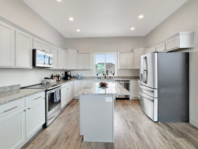 Building Photo - 1328 S Papago Dr