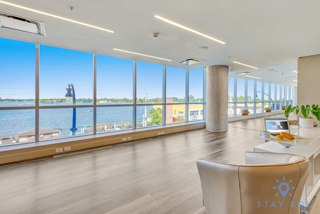 Building Photo - 777 N Ocean Dr