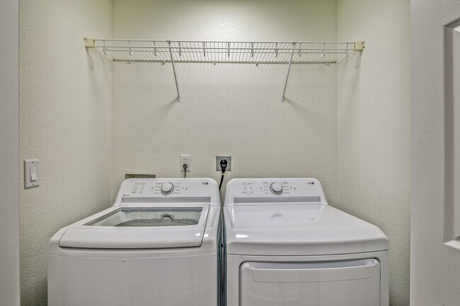 Building Photo - Stylish Belton Townhome | 3 Beds, 2 Baths,...