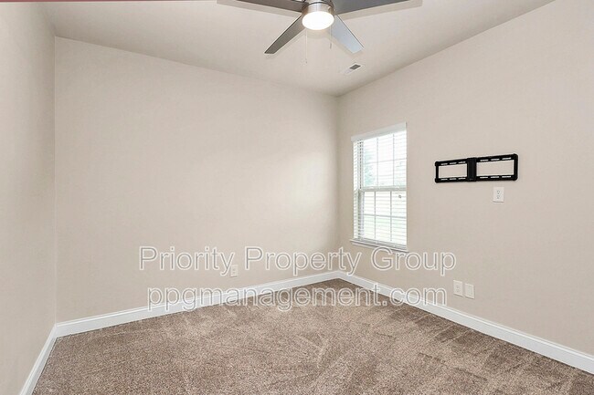 Building Photo - 141 Tall Fern Lp