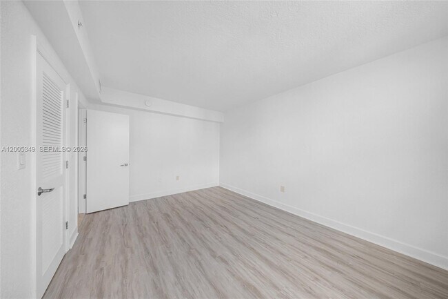 Building Photo - 7501 E Treasure Dr