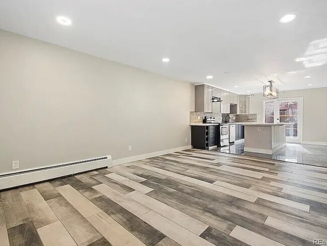 Building Photo - "Spacious 3-Bed, 2-Bath Condo Retreat in P...