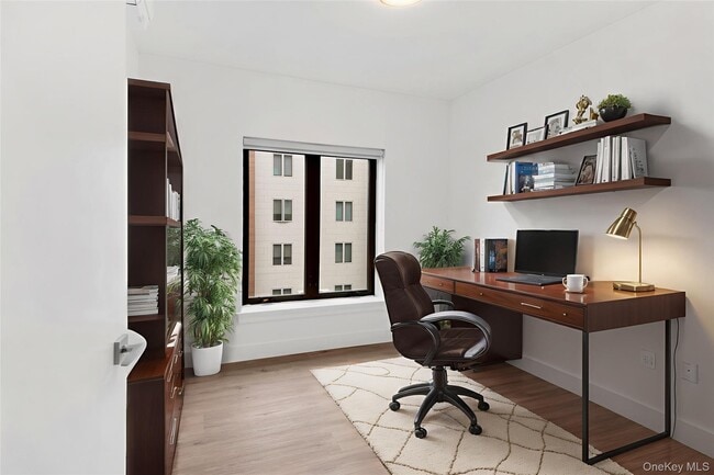 Building Photo - 525 N MacQuesten Pkwy