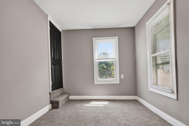 Building Photo - 603 Maple St