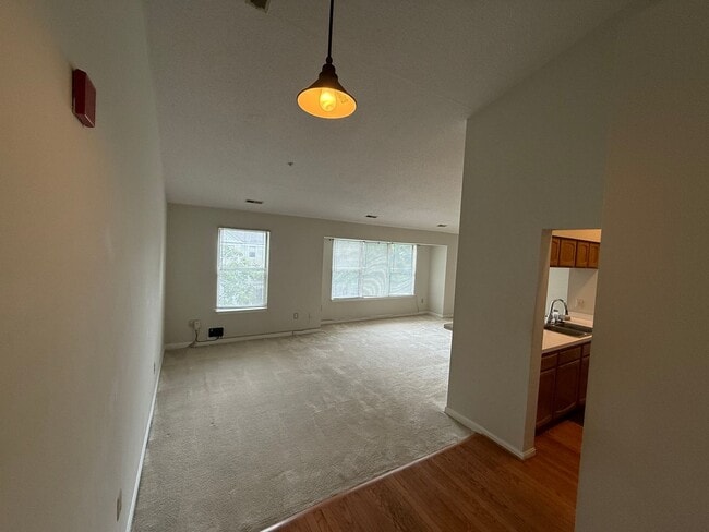 Building Photo - Spacious 2 Bedroom 2 Bathroom Condo in Aspen Hill
